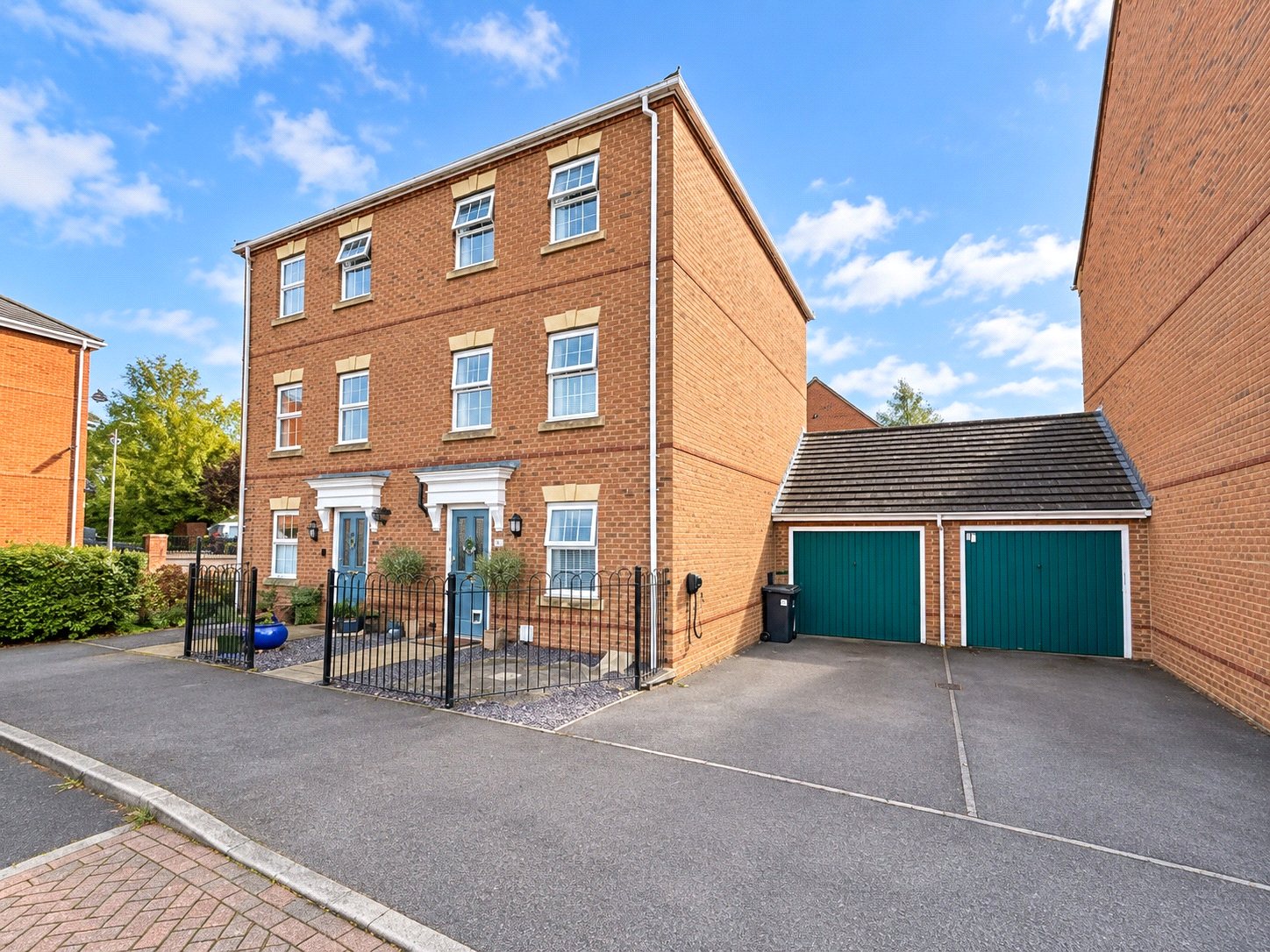 4 bed semi-detached house for sale