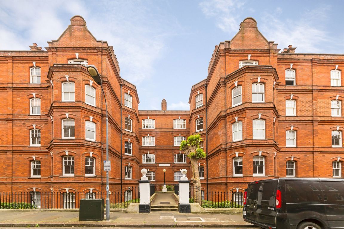 Queen's Club Gardens, London photo 2