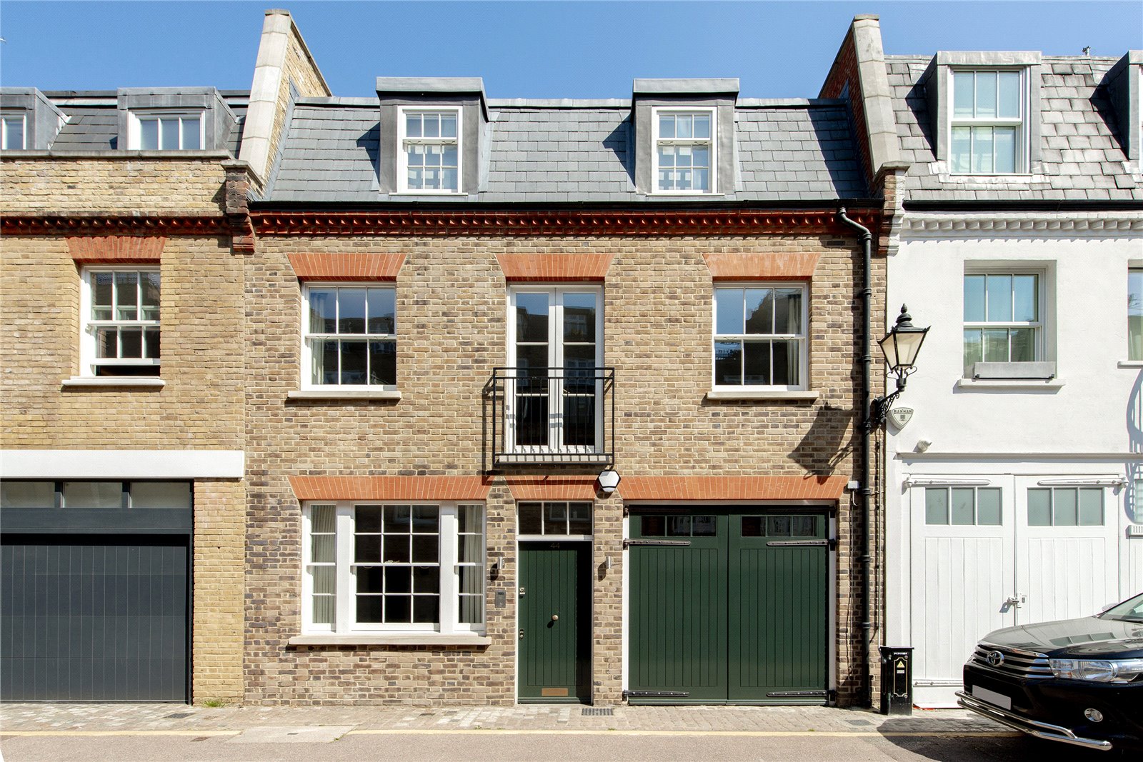 3 bedroom detached house for sale in Guildford