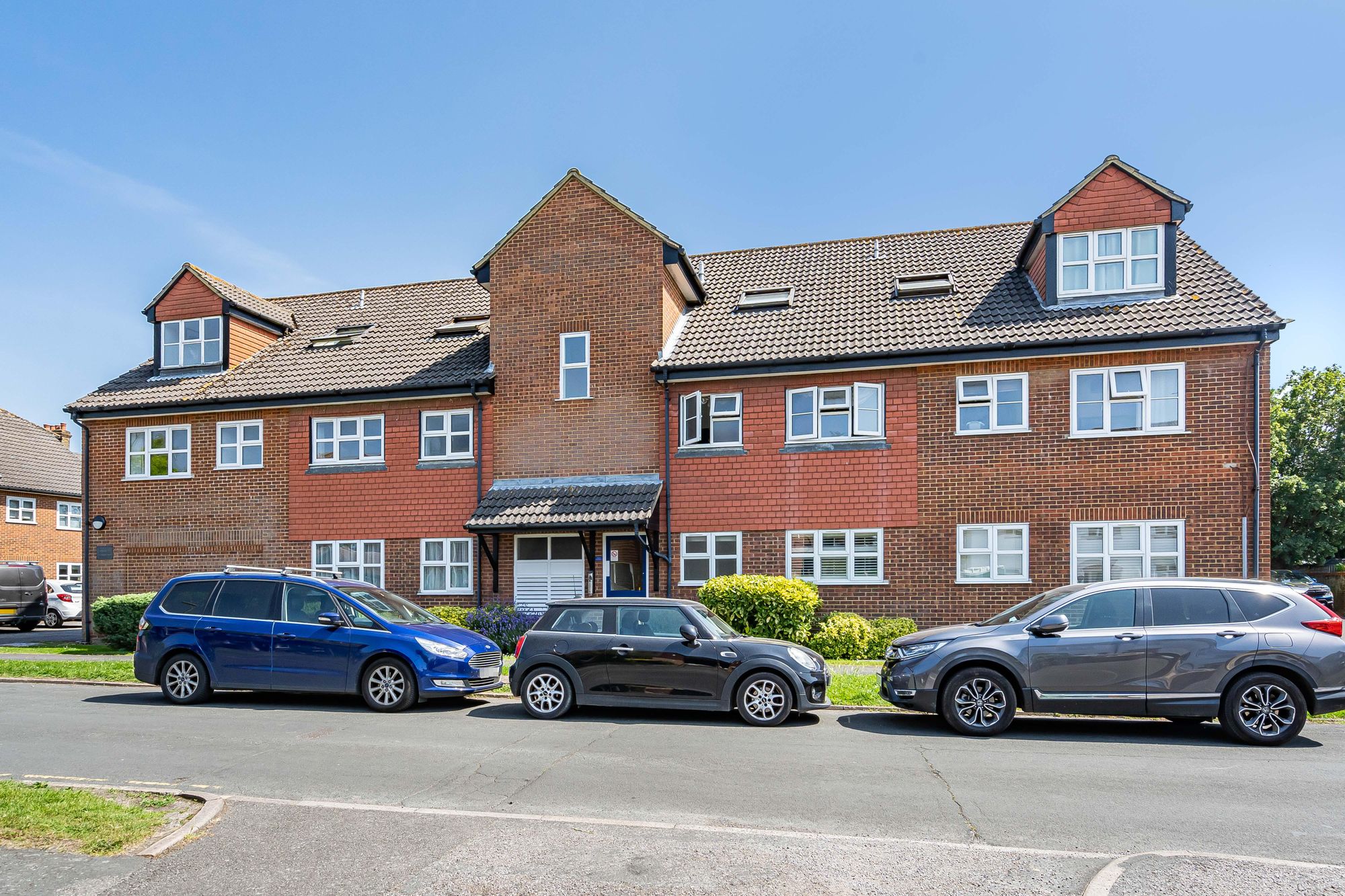 10 St. James Court Woodfield Close, Ashtead photo 3