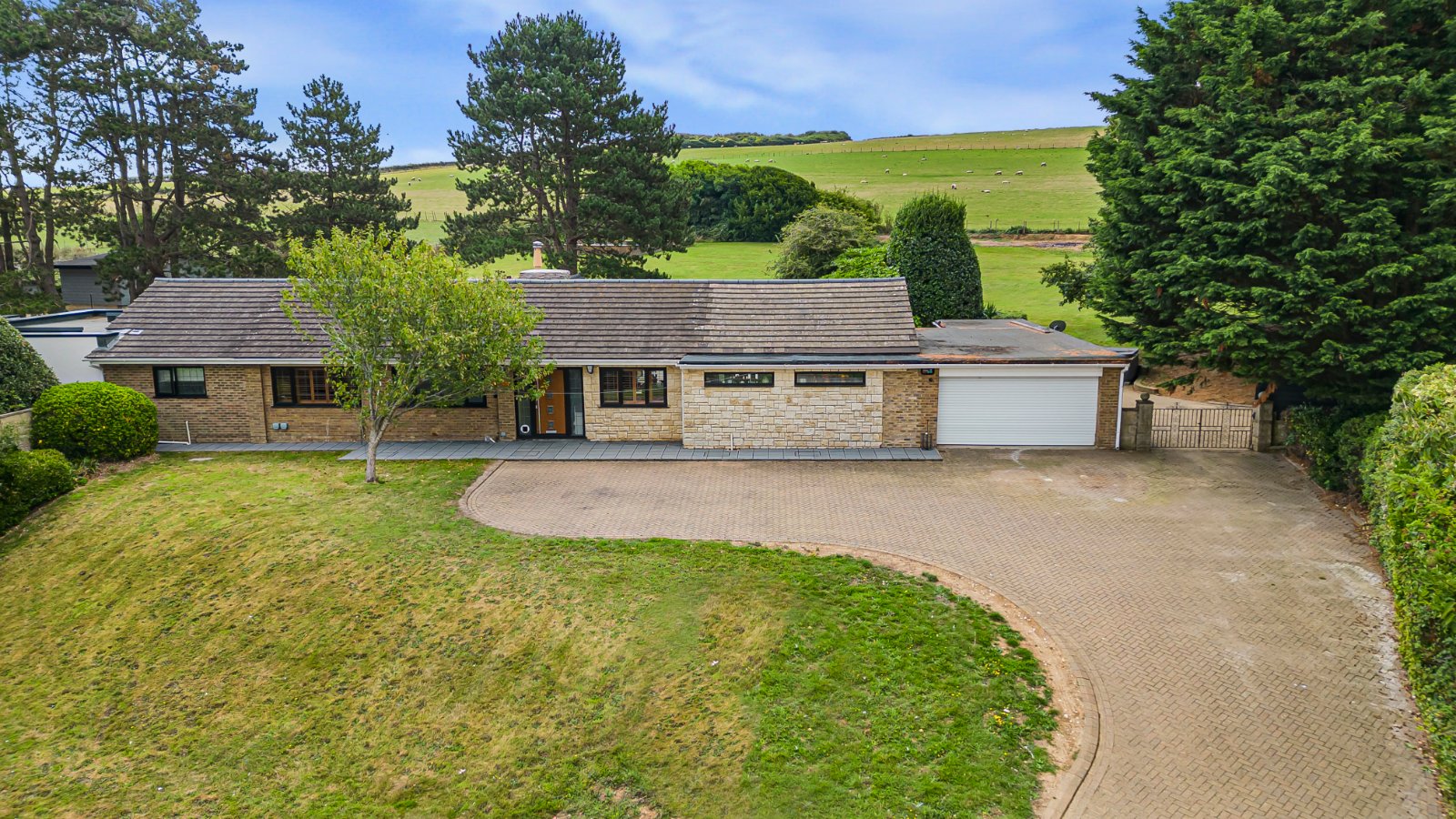 5 bedroom detached house for sale in Wokingham