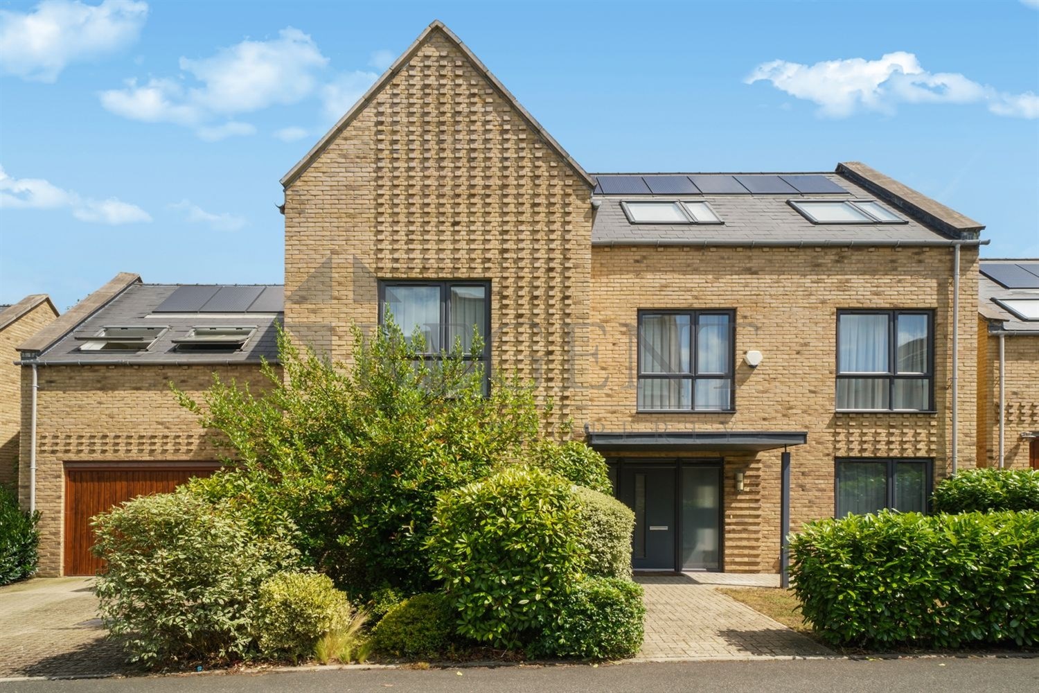 5 bedroom flat for sale 0