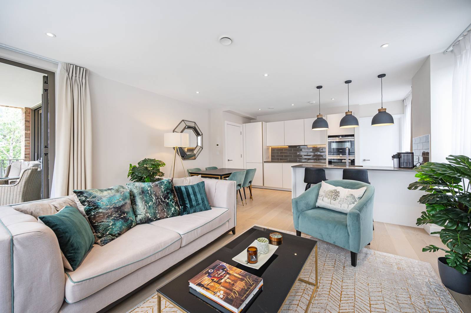 2 bedroom flat for sale 0