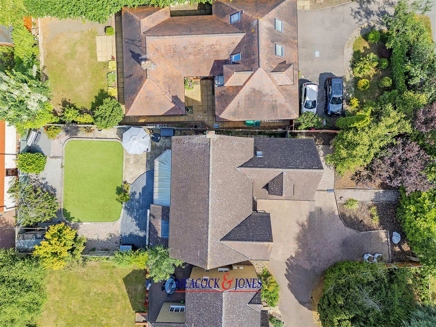 5 bedroom detached house for sale 0