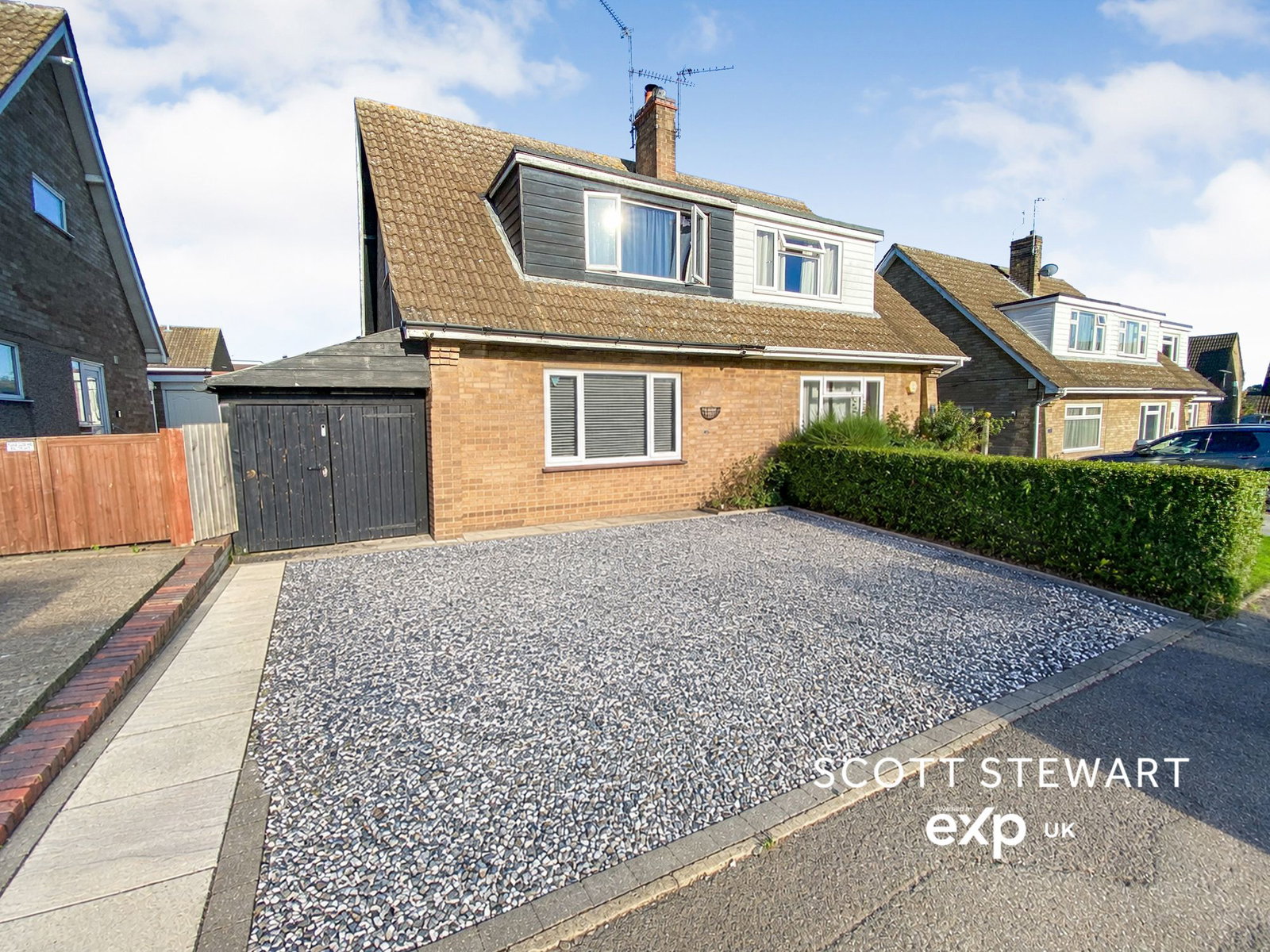 3 bed semi-detached house for sale