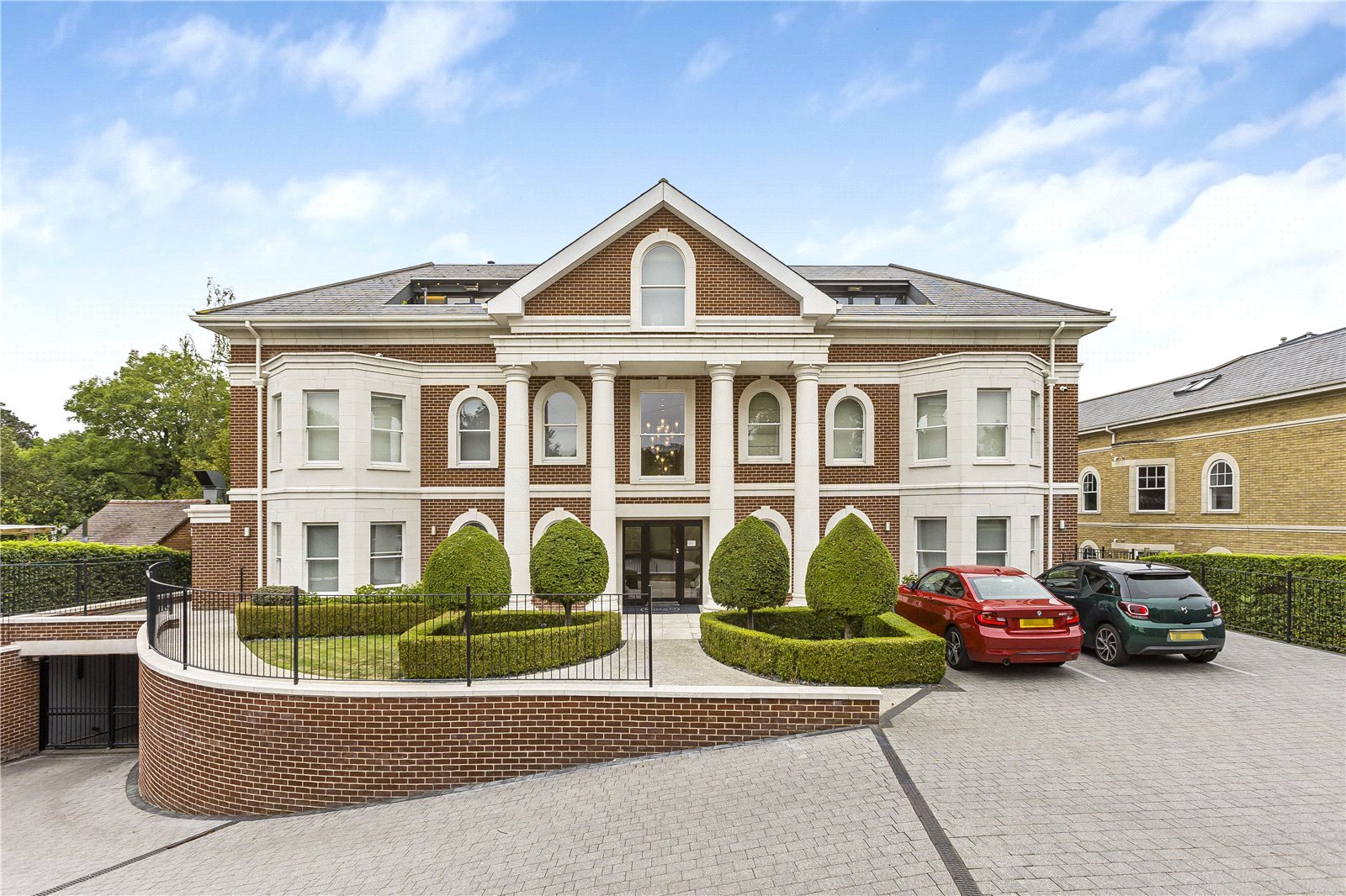 3 bedroom flat for sale 0