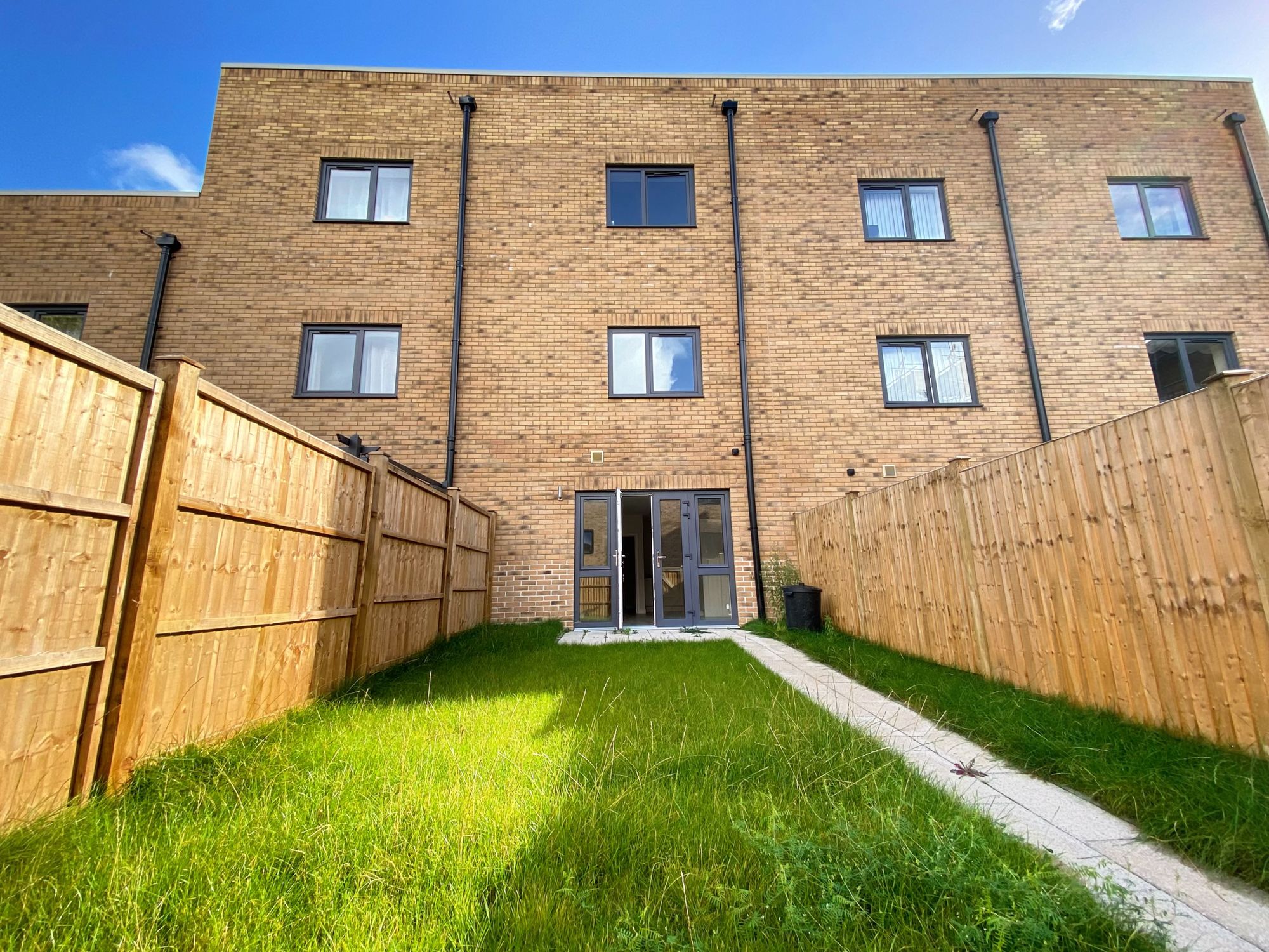 3 bedroom terraced house for sale 0