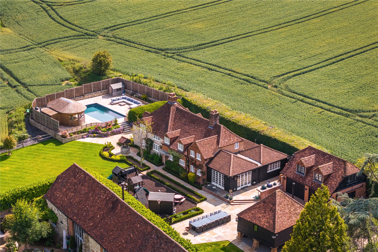 5 bedroom detached house for sale 0