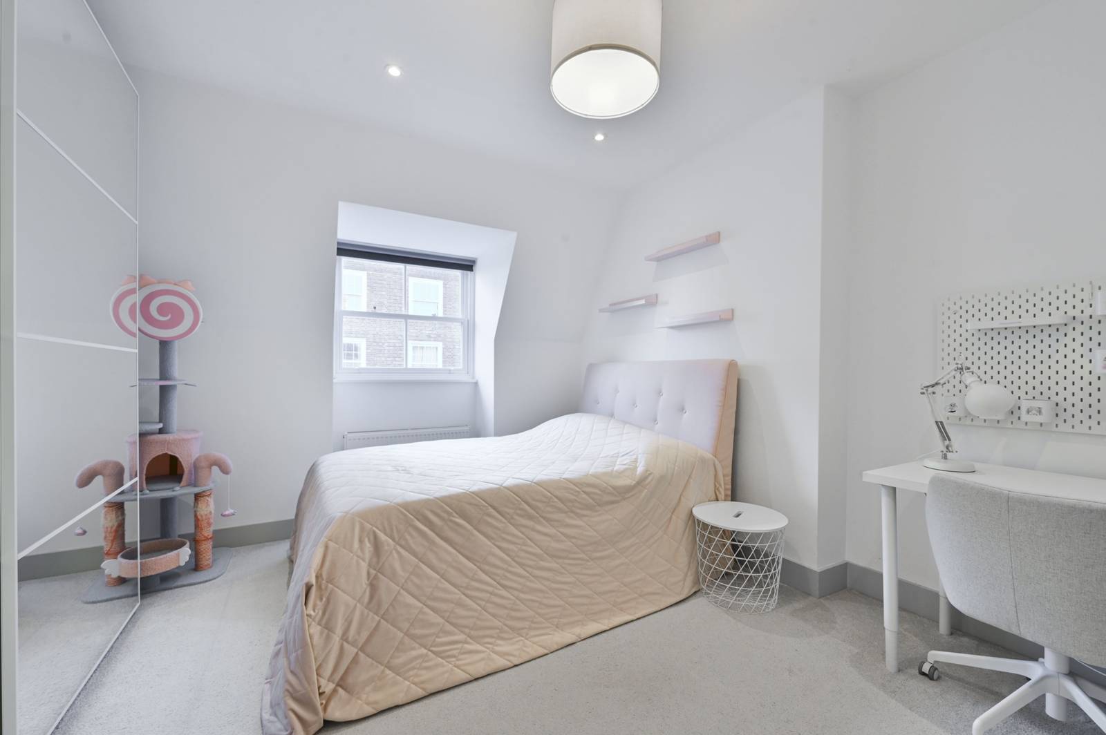 4 bedroom maisonette for sale 0