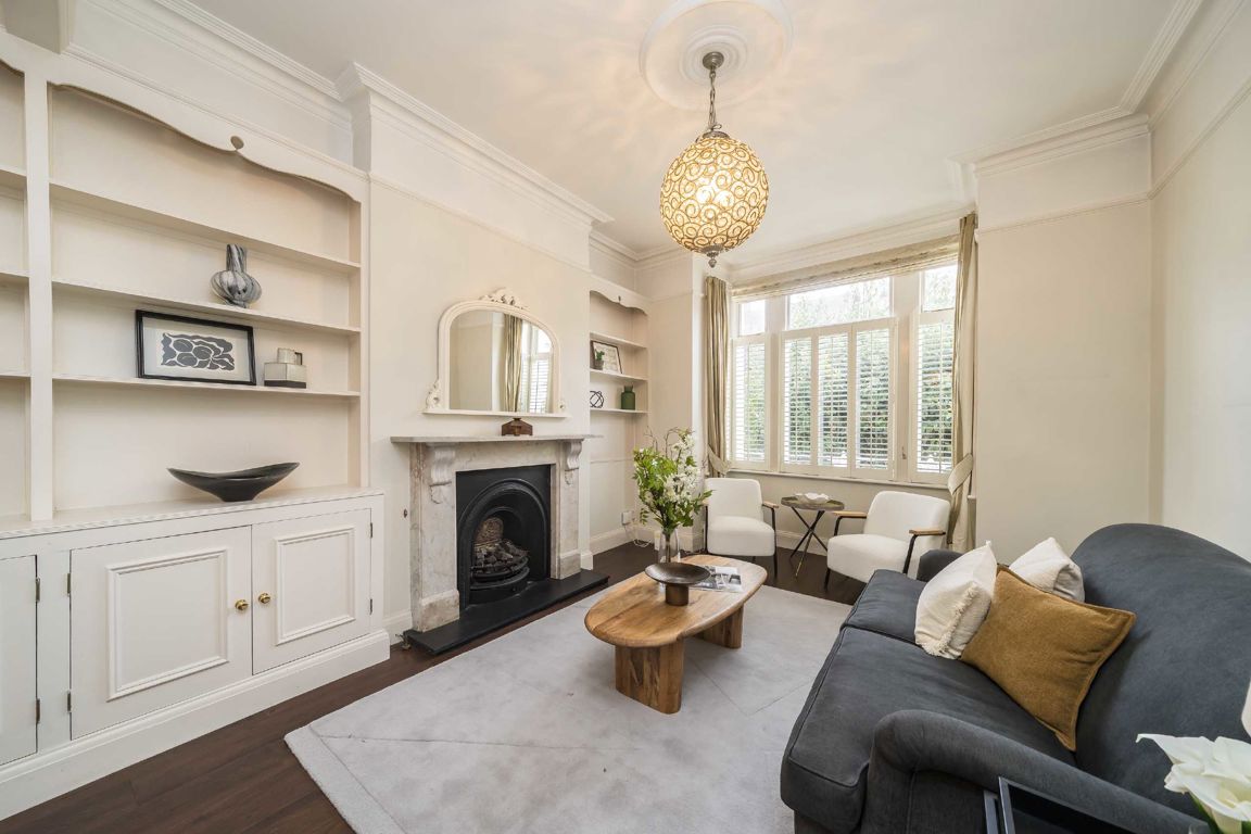 5 bedroom semi-detached house for sale 0