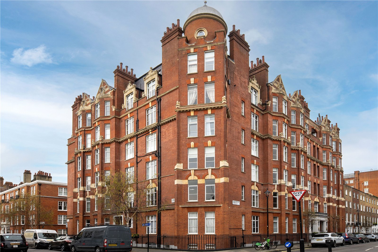 3 bedroom flat for sale 0