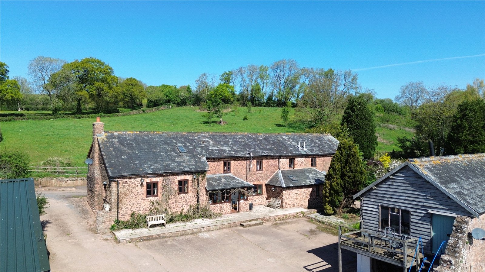 6 bedroom detached house for sale