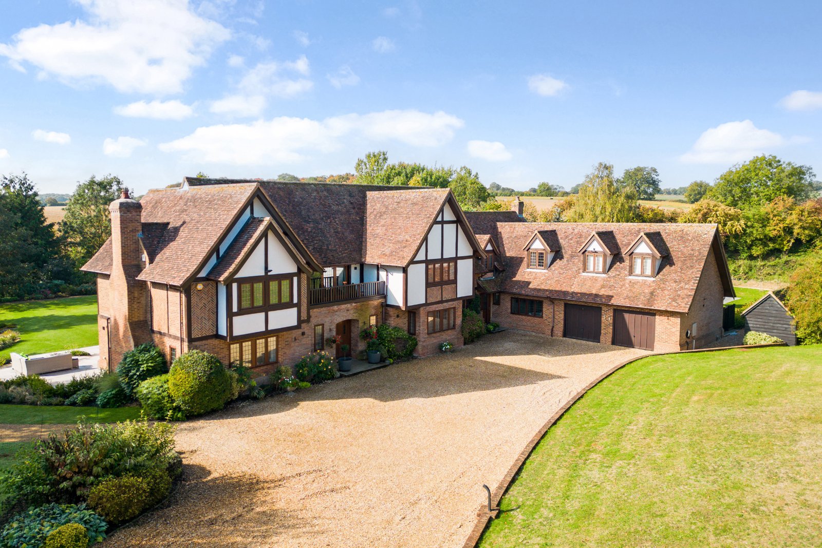 6 bedroom detached house for sale 0