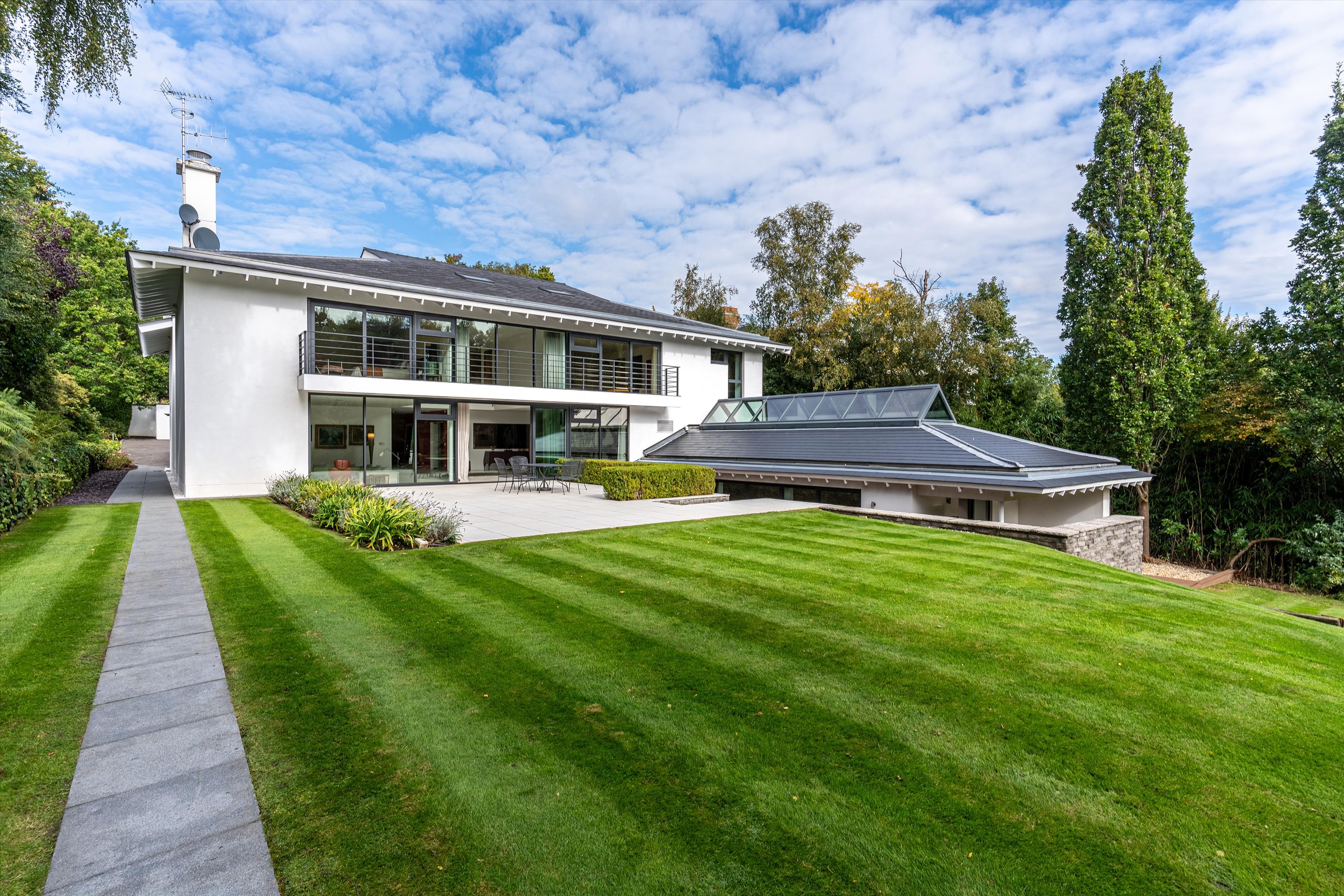 5 bedroom detached house for sale 0