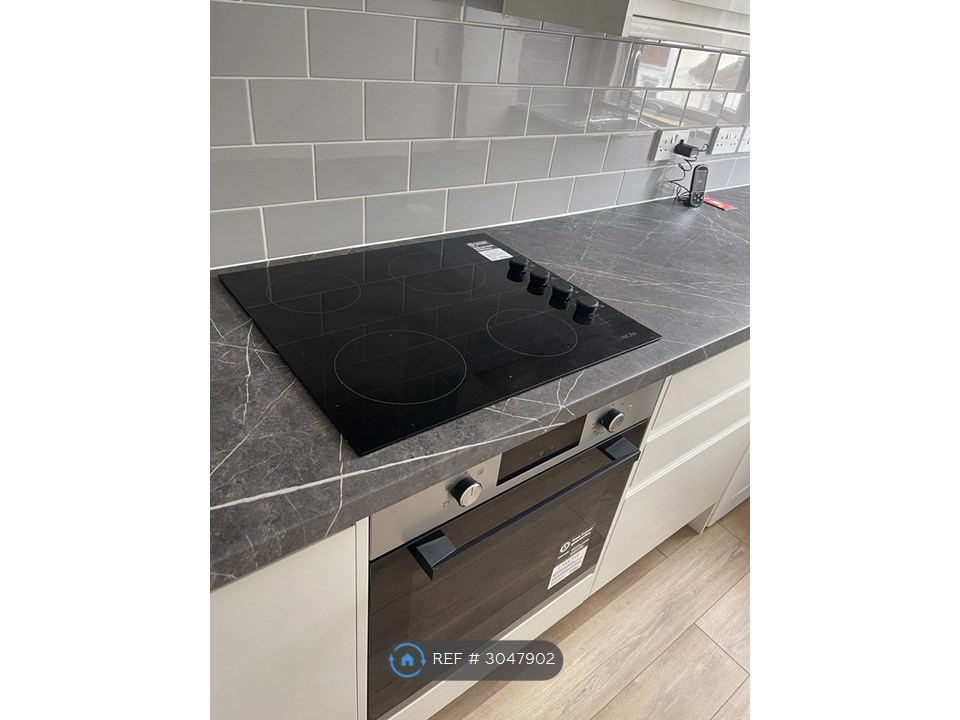Flat, Elphinstone Road, Southsea photo 4