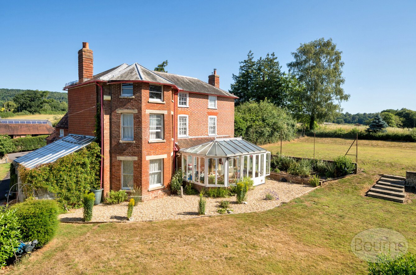 6 bedroom detached house for sale 0