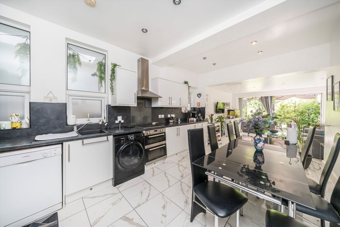 6 bedroom semi-detached house for sale 0