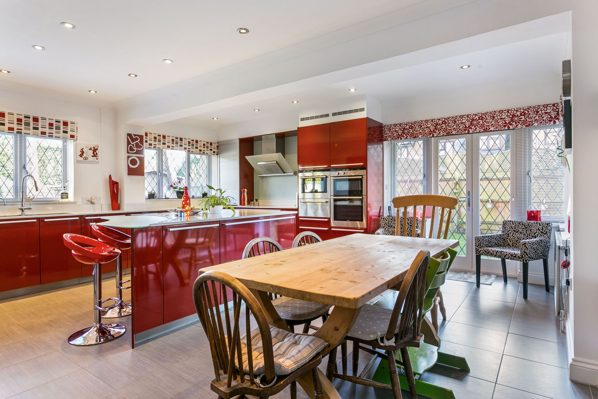 6 bedroom detached house for sale 0