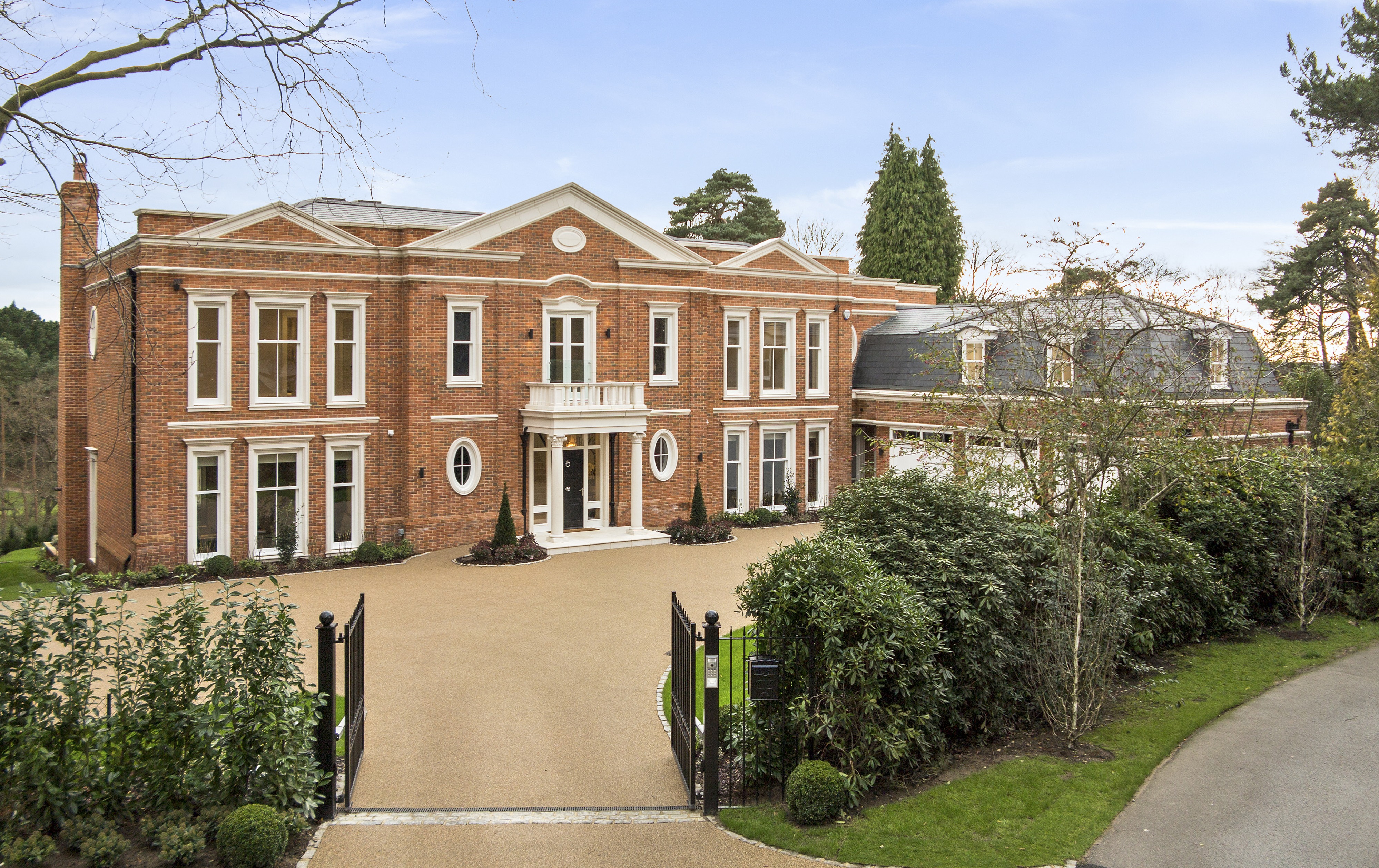 5 bedroom detached house for sale in Falconwood House, Brooks Close, St