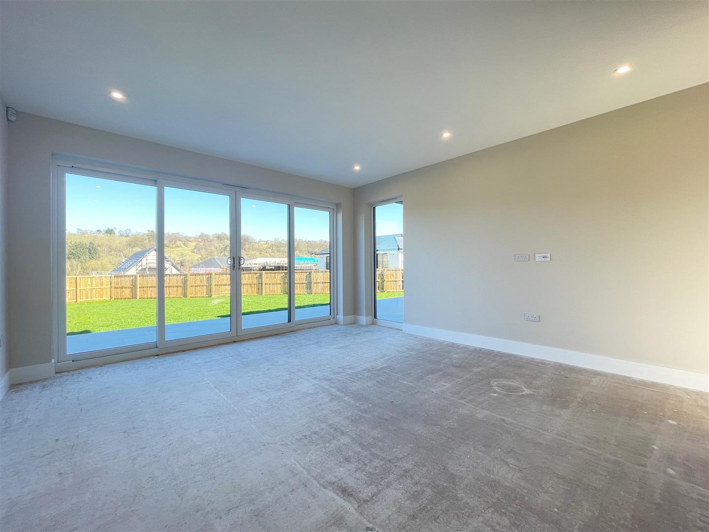 Photos of 4A Millburn Glen, Lanark Road, Garrion Bridge ML9 64297254