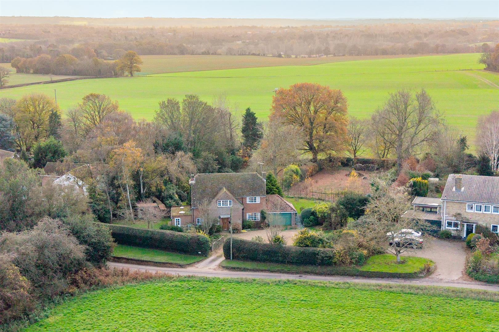 Harcourt Cottage, 108 Orchard Road, Tewin photo 3