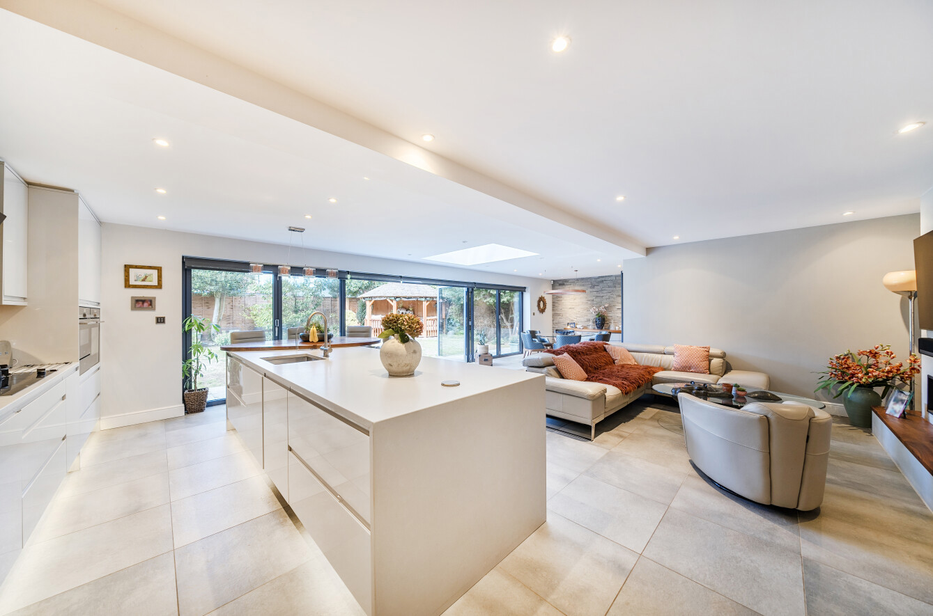 5 bedroom detached house for sale 0