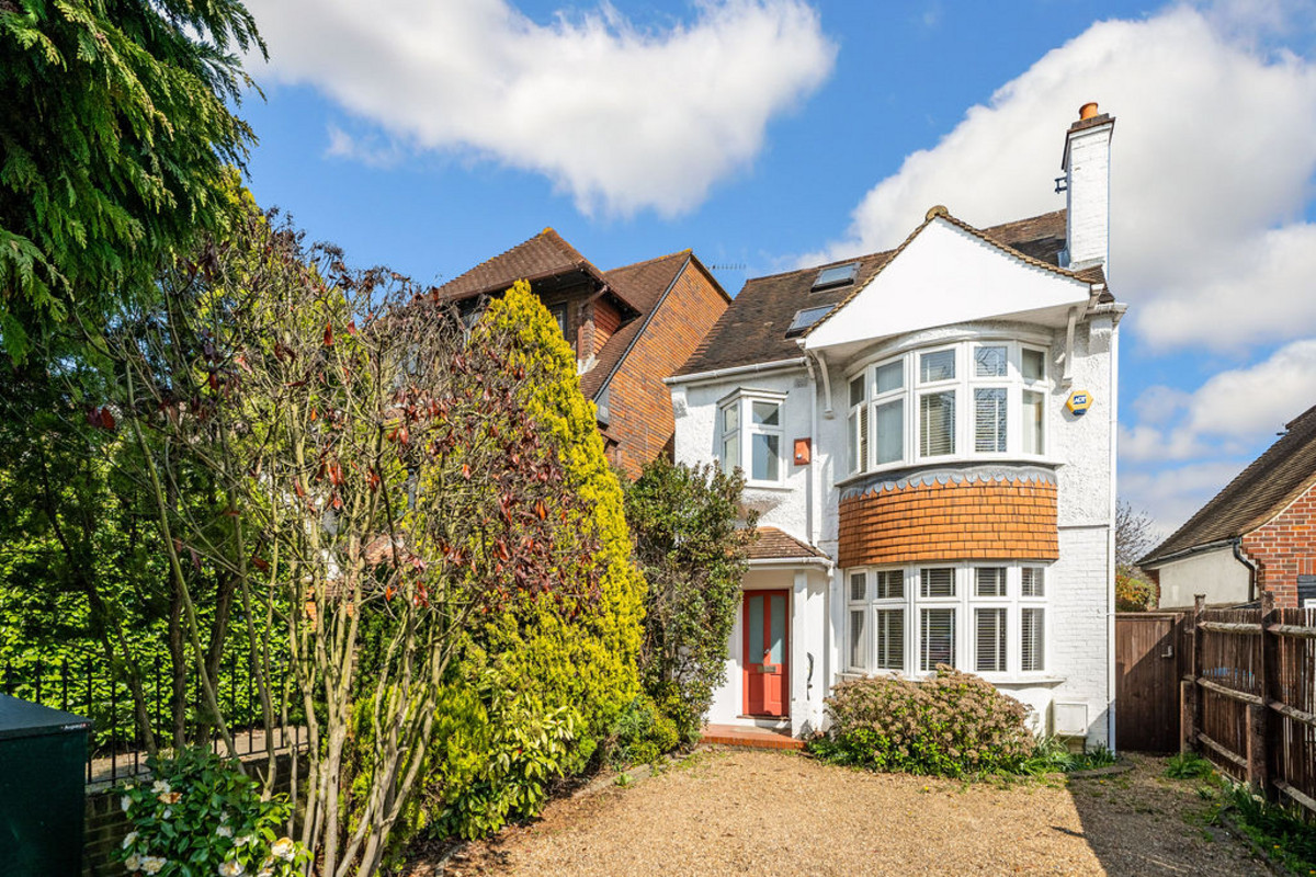 5 bedroom detached house for sale 0