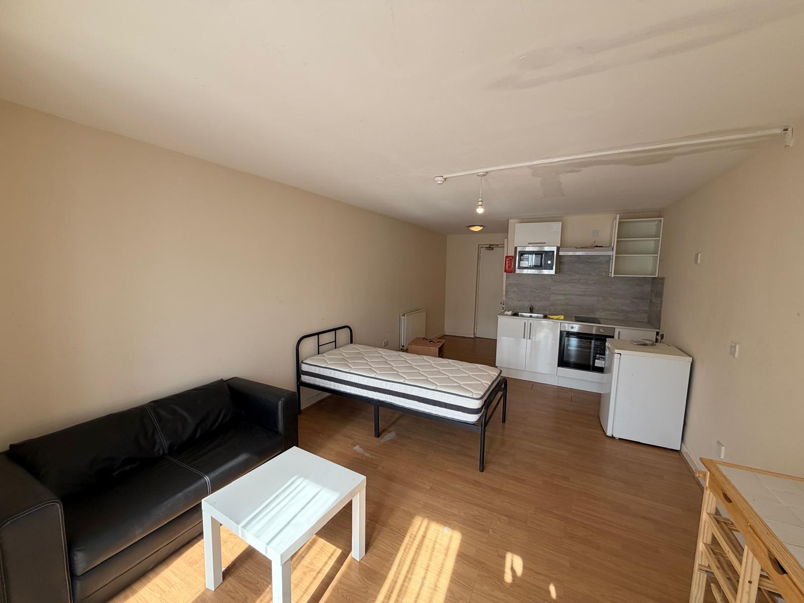 Hanworth Road, Hounslow, London photo 5