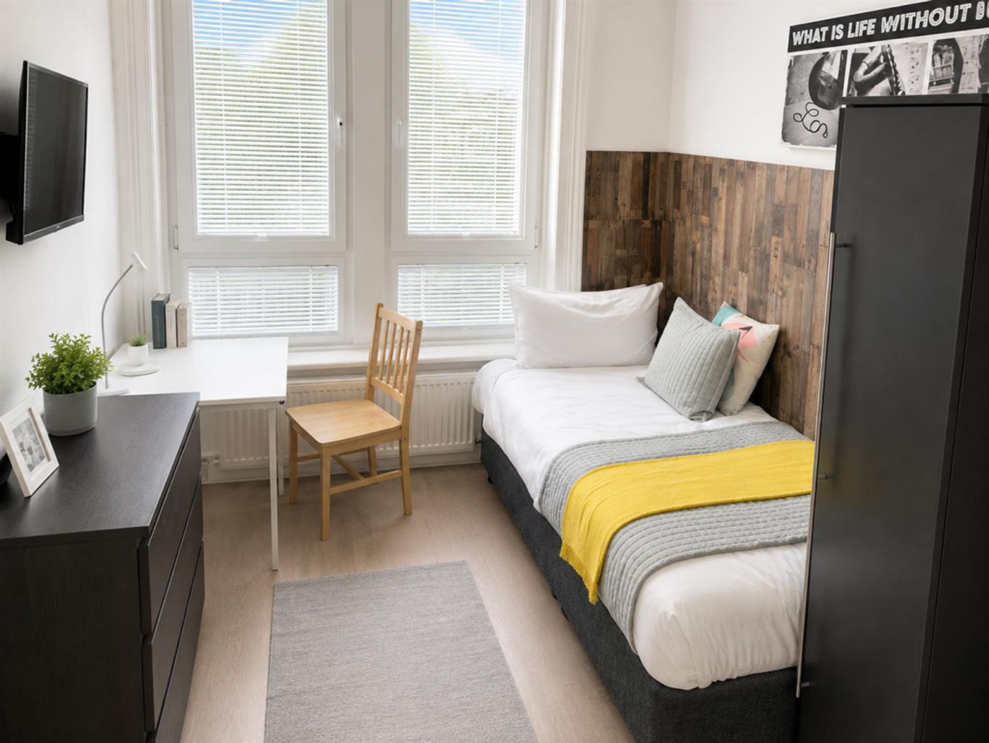 Studio 4, White Horse, 704 Woolwich Road, London photo 5