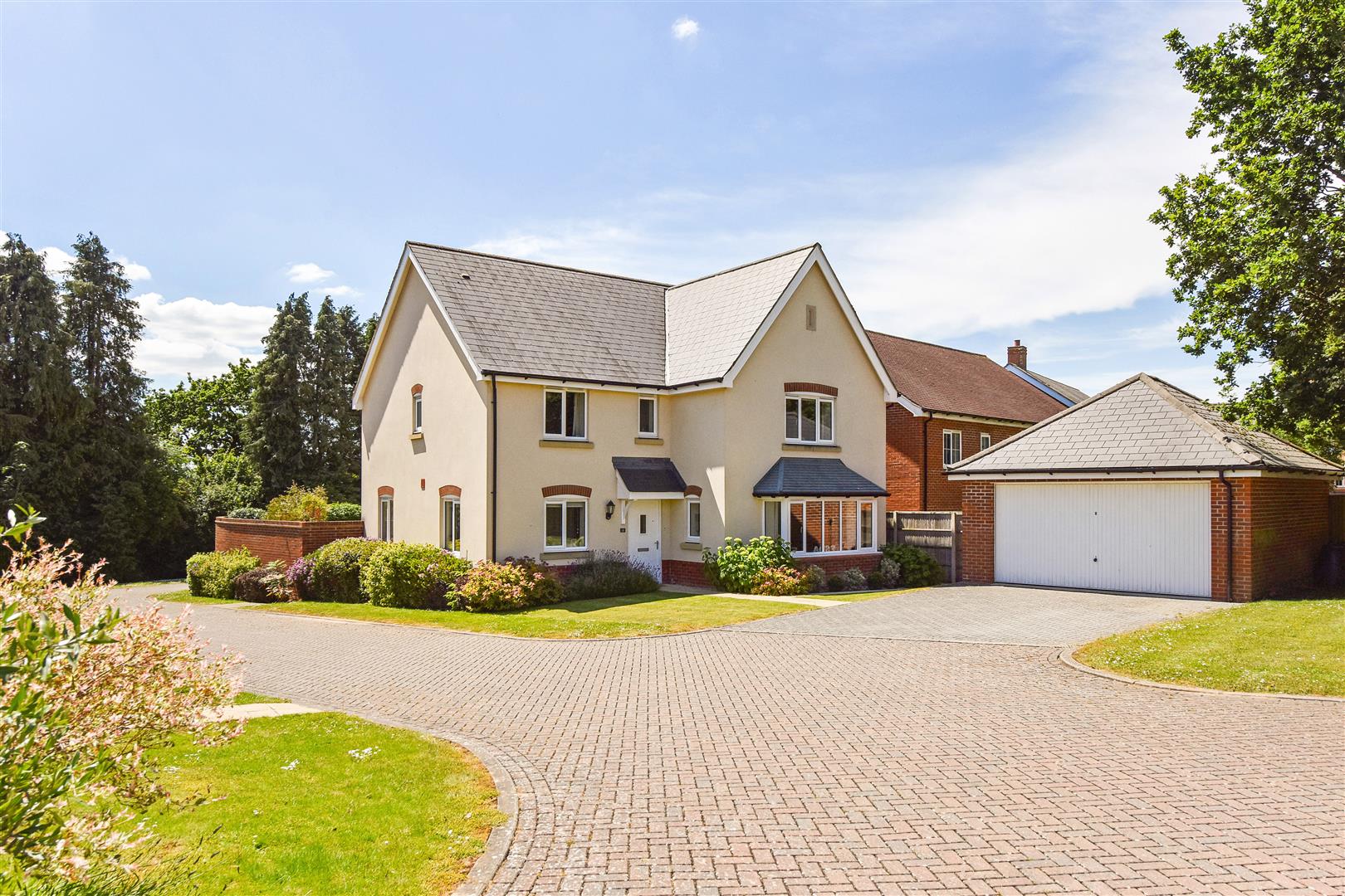 5-bed house on 18, Henwood Grove, Clanfield, £650,000