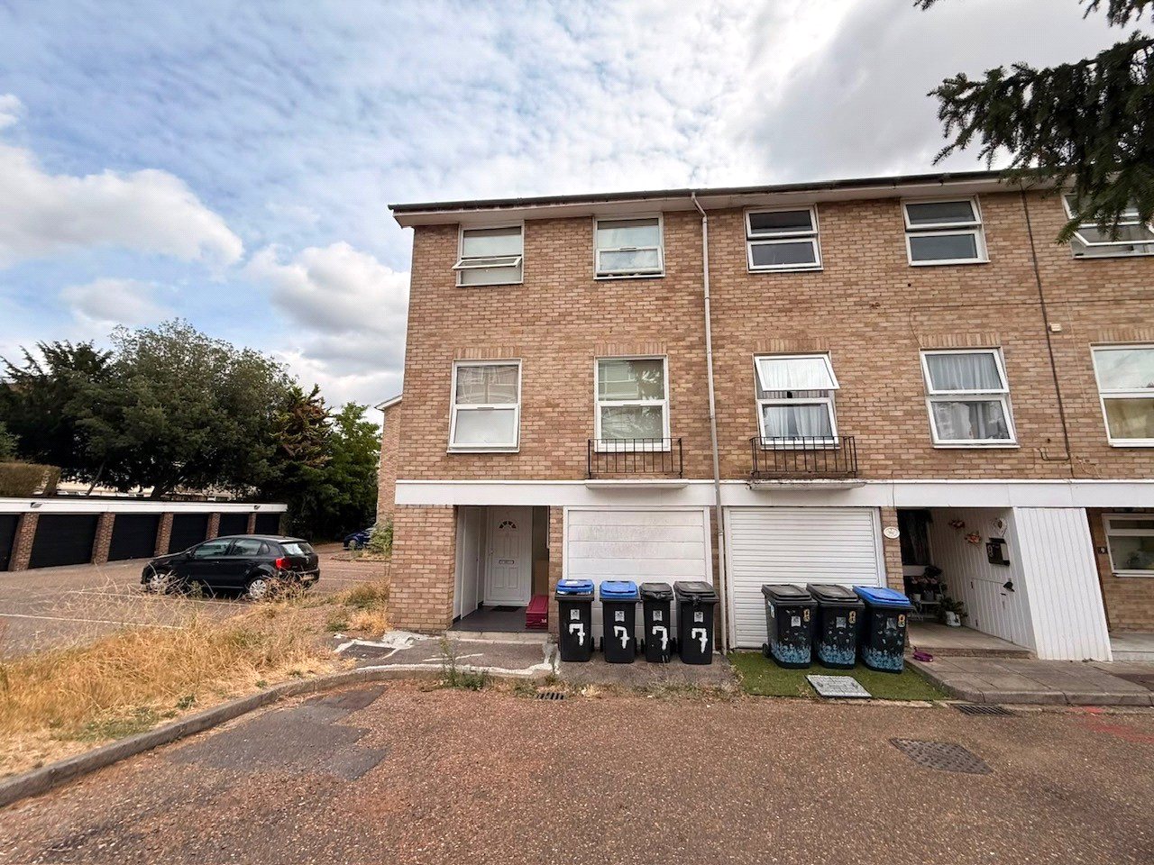 Room 4, 11, Fairview Avenue, Surrey photo 5