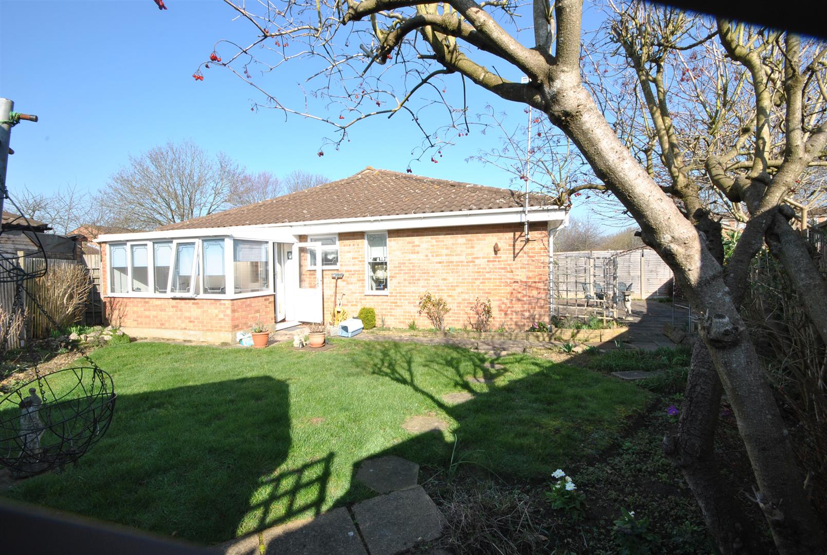 2 Bedrooms Semi-detached bungalow for sale in Wellers Grove, Cheshunt, Waltham Cross EN7