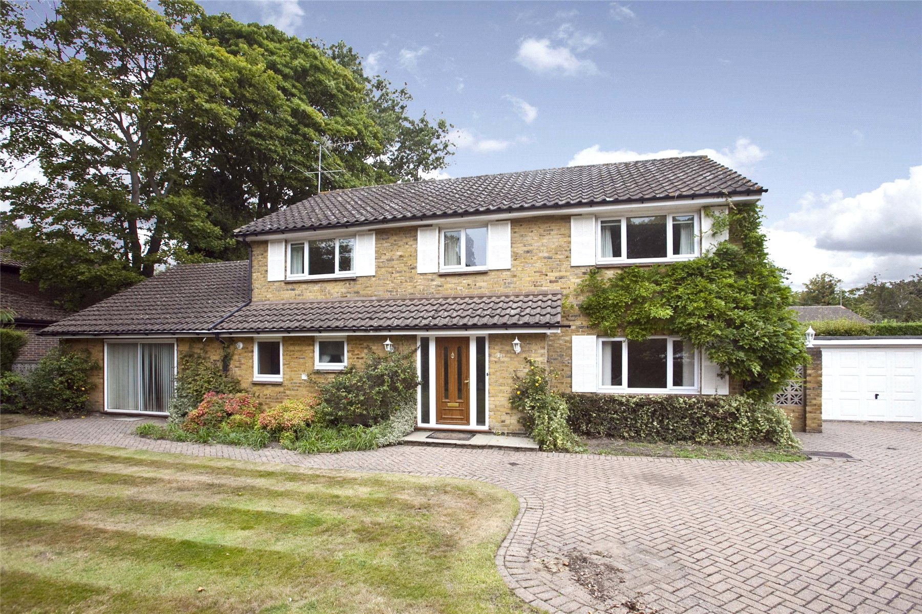 31, Milner Drive, Surrey photo 3