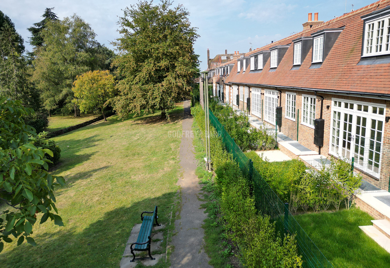 3 bedroom terraced house for sale 0