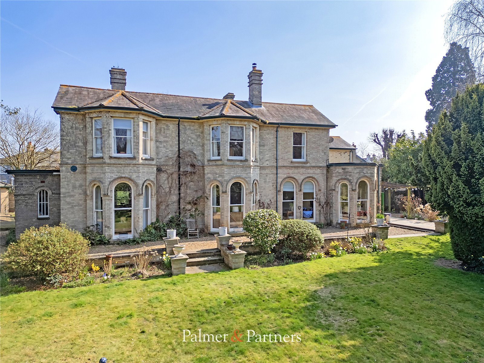 6 bedroom detached house for sale 0