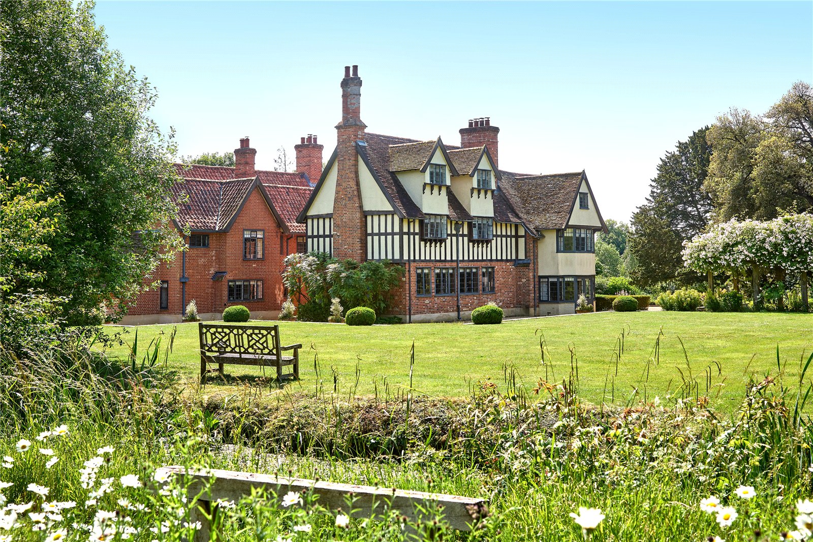 6 bedroom detached house for sale 0