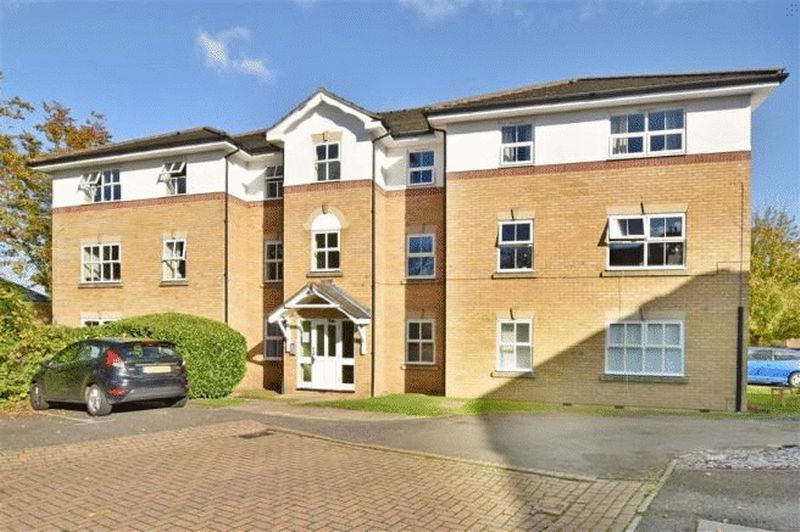 2 Bedroom Flat To Rent In Hatfield Close Sutton Sm2 London