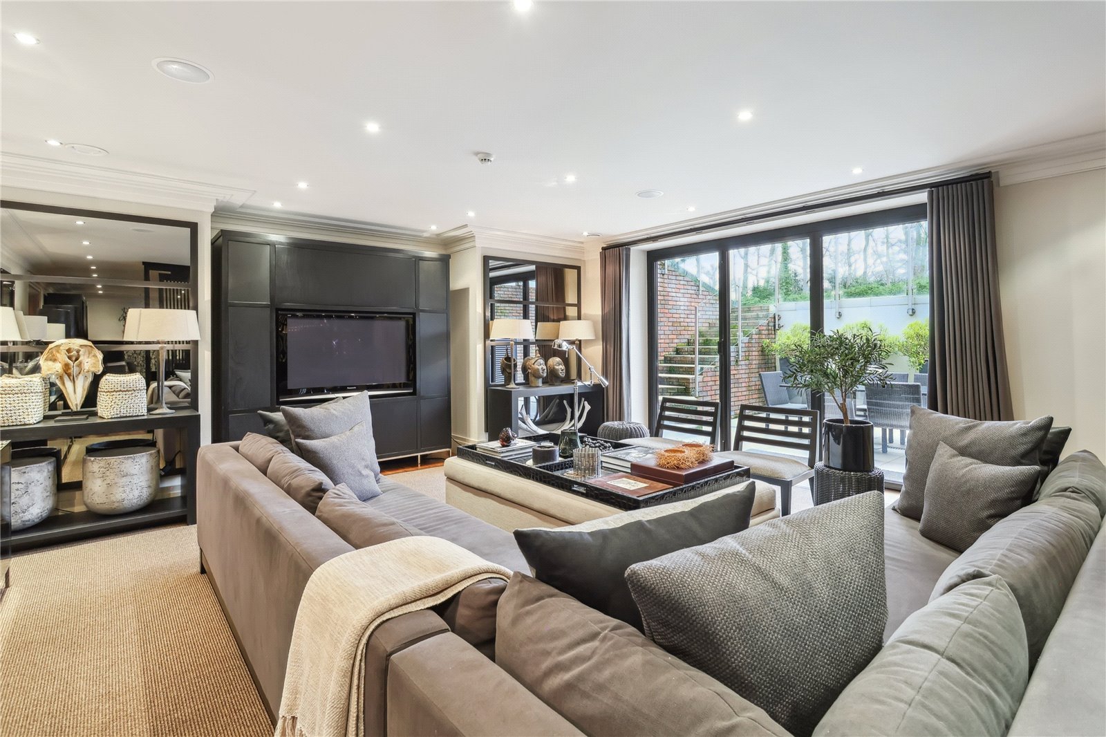 5 bedroom detached house for sale 0