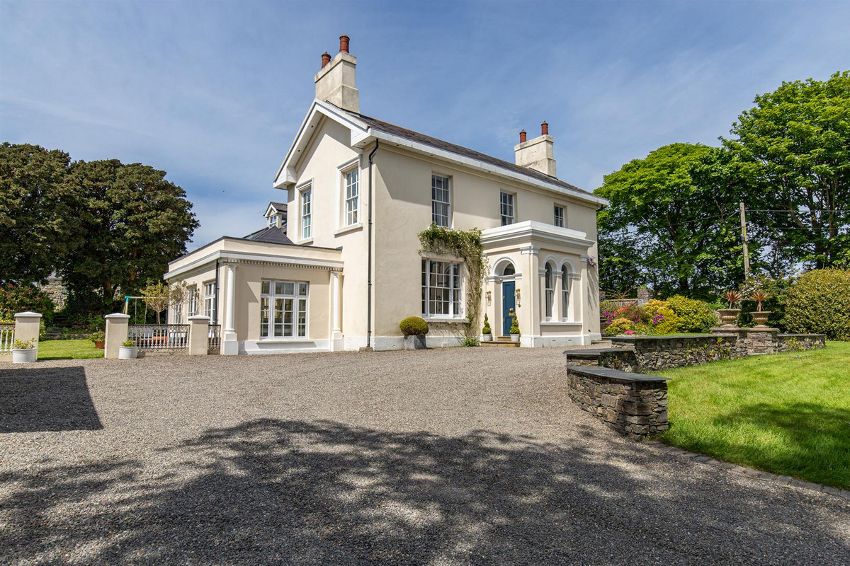 6 bedroom detached house for sale 0
