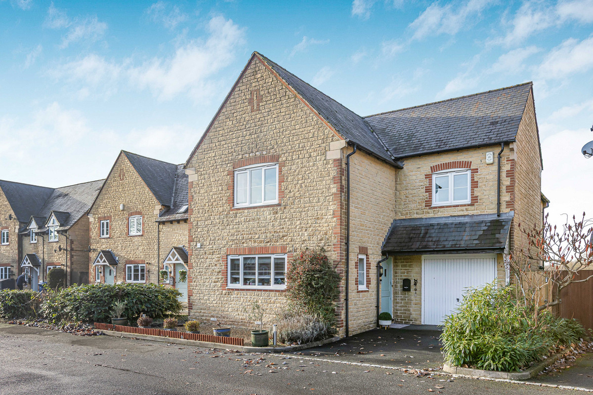 9, The Crossway, Ardley photo 2