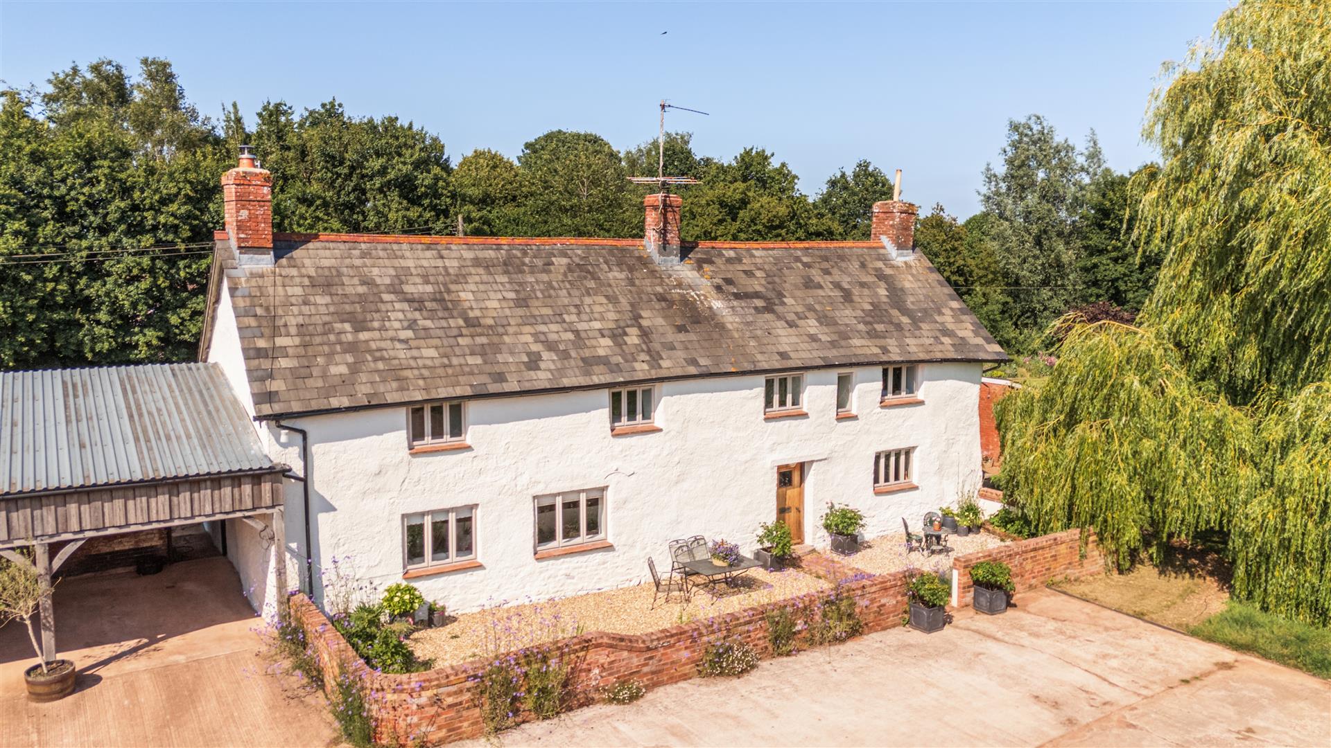 3 bedroom detached house for sale in Guildford