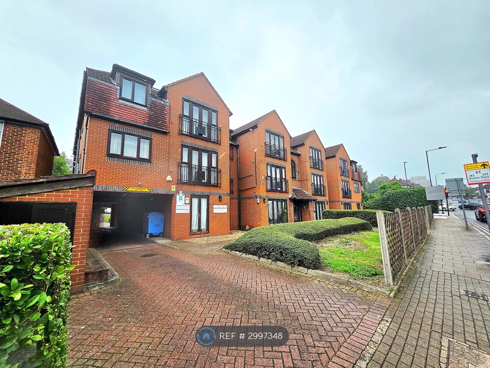 Flat, Ashwood Court Wembley Park Drive, Wembley photo 2