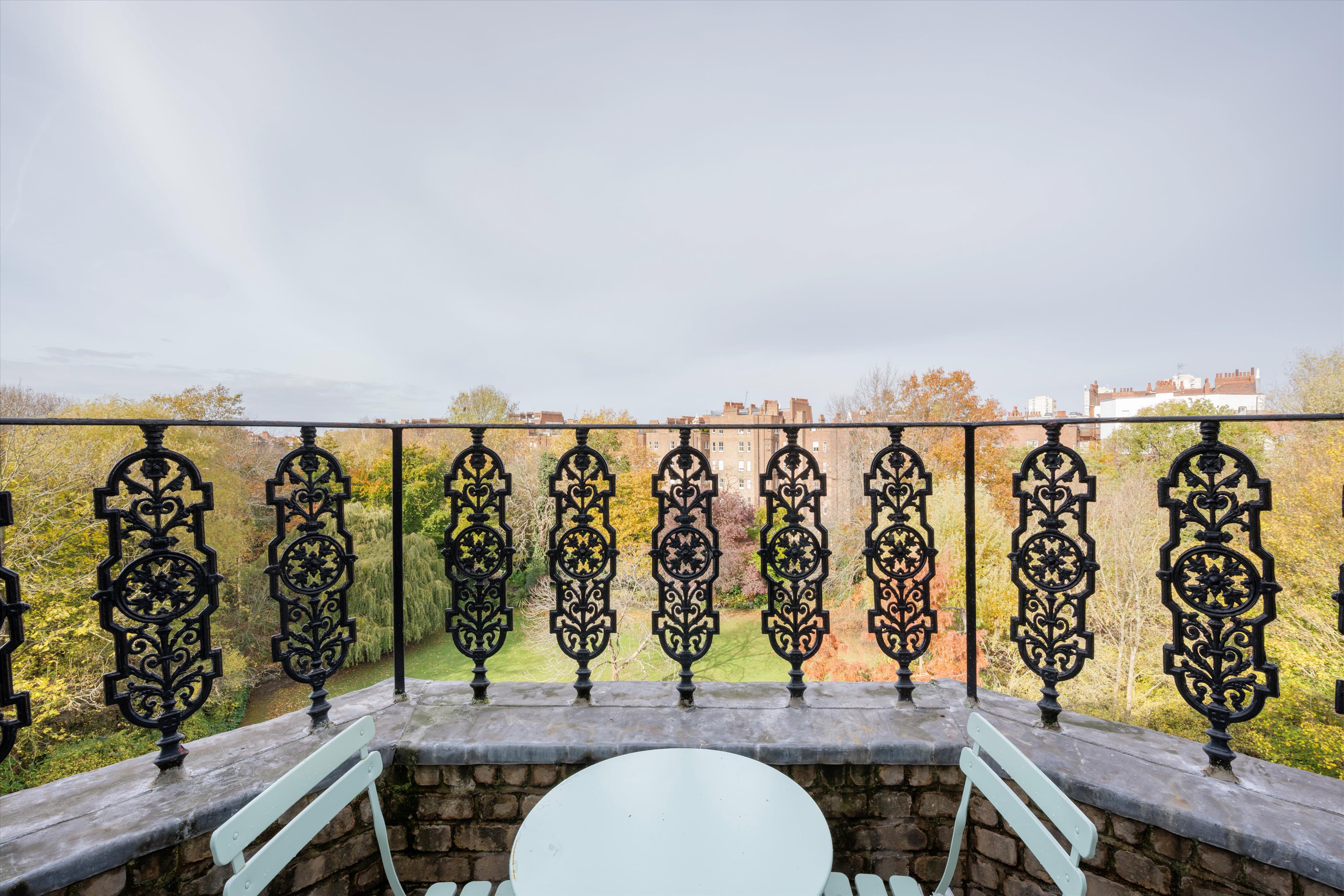 3 bedroom flat for sale 0