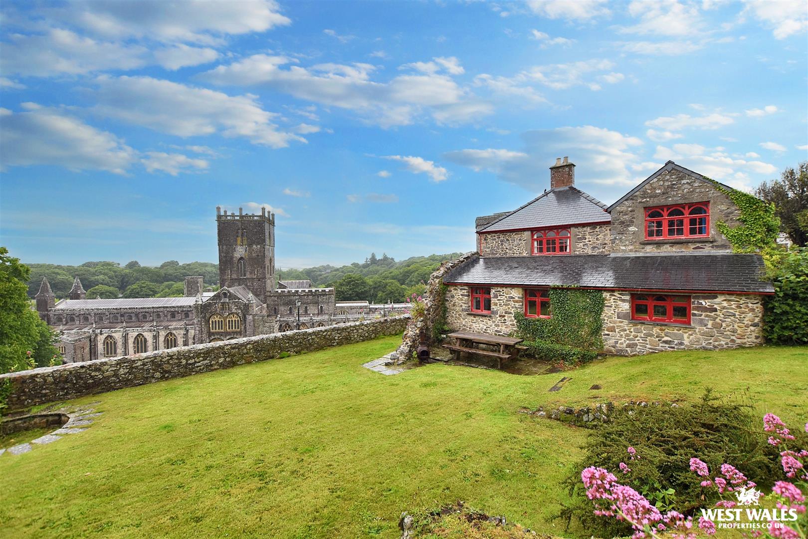 Bwythn - Y - Twr  17, The Pebbles, Haverfordwest photo 2