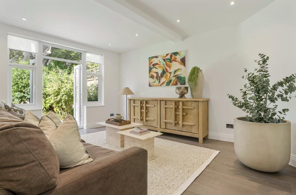 5 bedroom property for sale 0