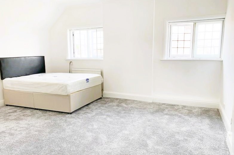 2nd Floor En-Suite Room, 30 West Lodge Avenue, London photo 2