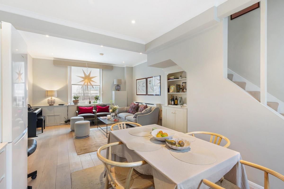 2-bed flat on Flat A, 242, Fulham Road, London, £825,000