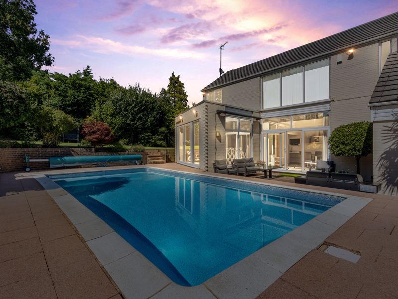 5 bedroom detached house for sale 0