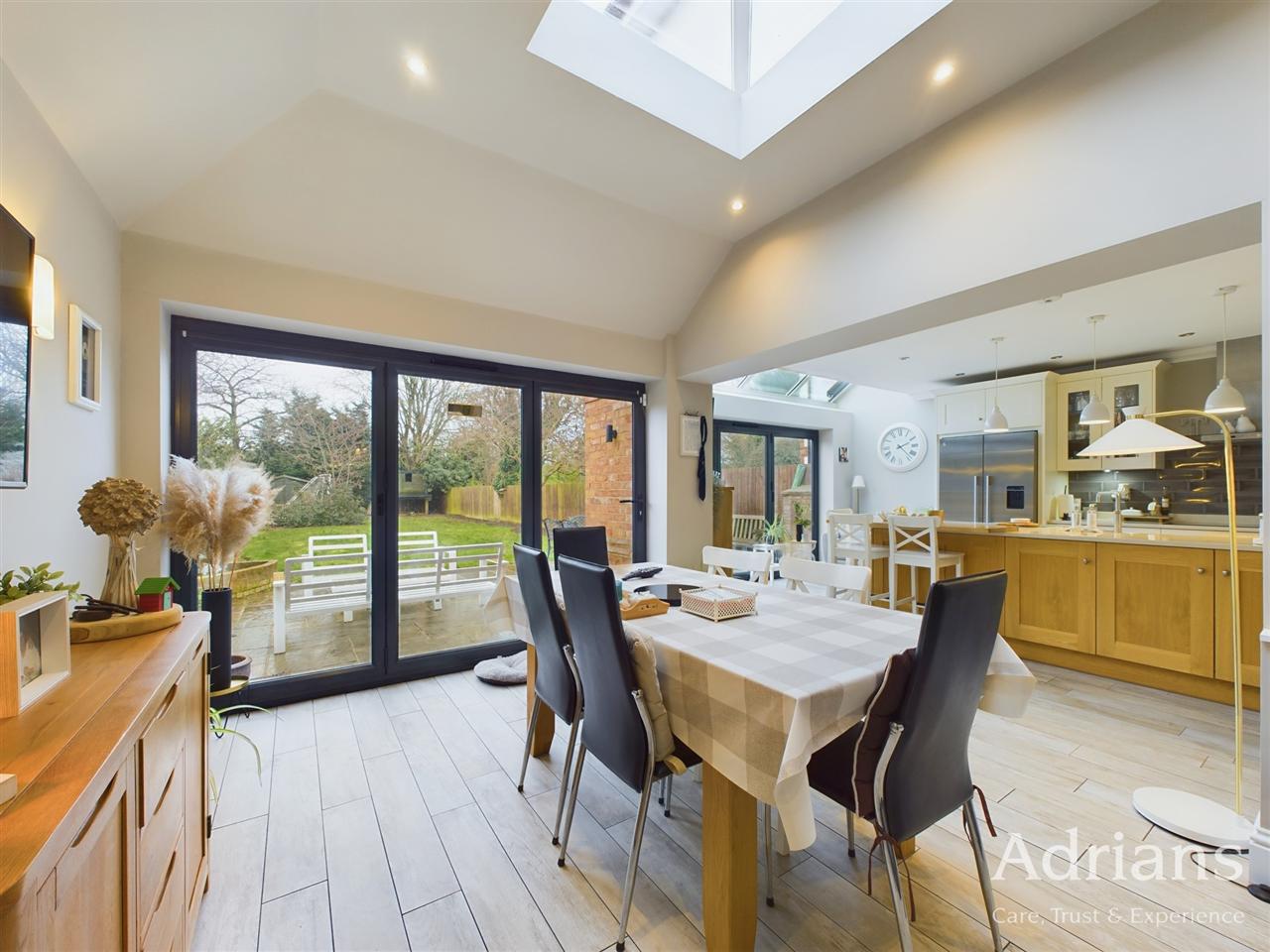 5 bedroom detached house for sale 0