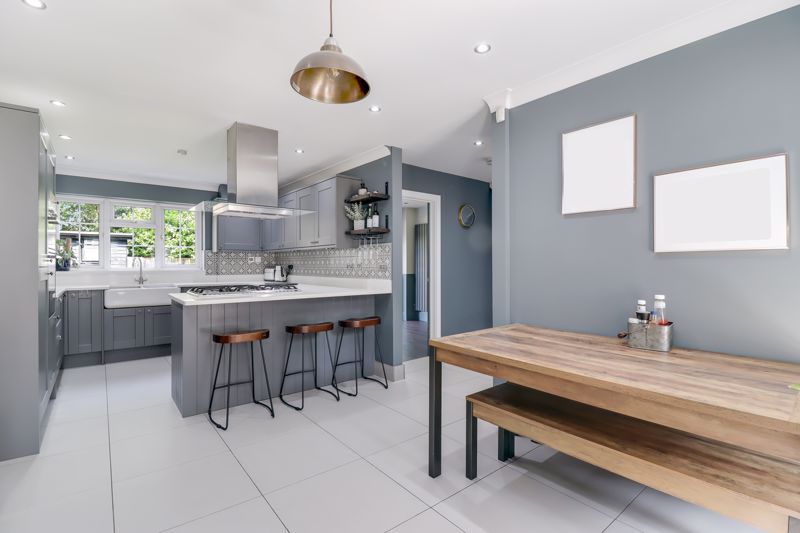 5 bedroom detached house for sale 0